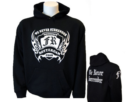 Hooded NO SURRENDER — met wijk