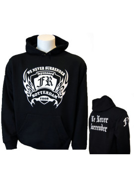 Hooded NO SURRENDER — met wijk